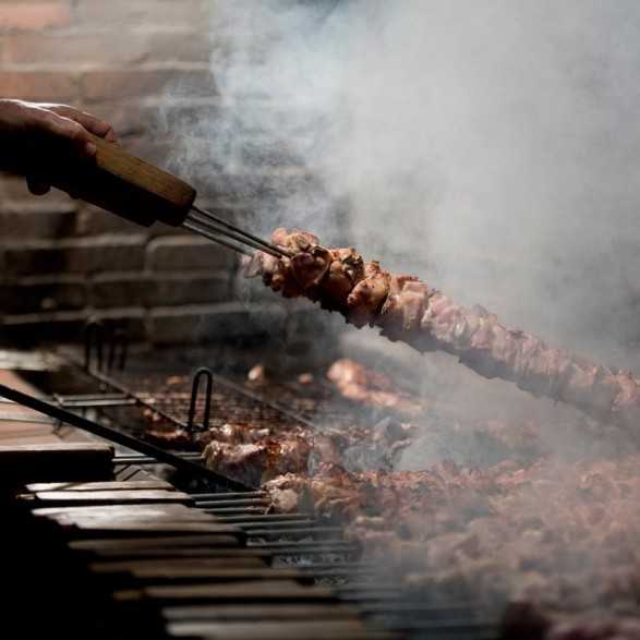 MESON DE PEDRO(Matapozuelos) - El auténtico Pincho de Lechazo y Conejo a la parrilla a la brasa de sarmiento y encina