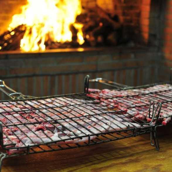 MESON DE PEDRO(Matapozuelos) - El auténtico Pincho de Lechazo y Conejo a la parrilla a la brasa de sarmiento y encina