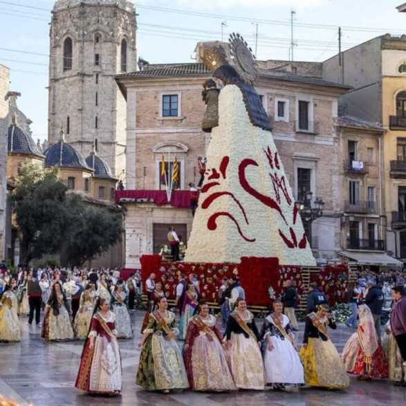Tour Fallas Valencia 2026 con Guía Oficial | Entradas y Monumento