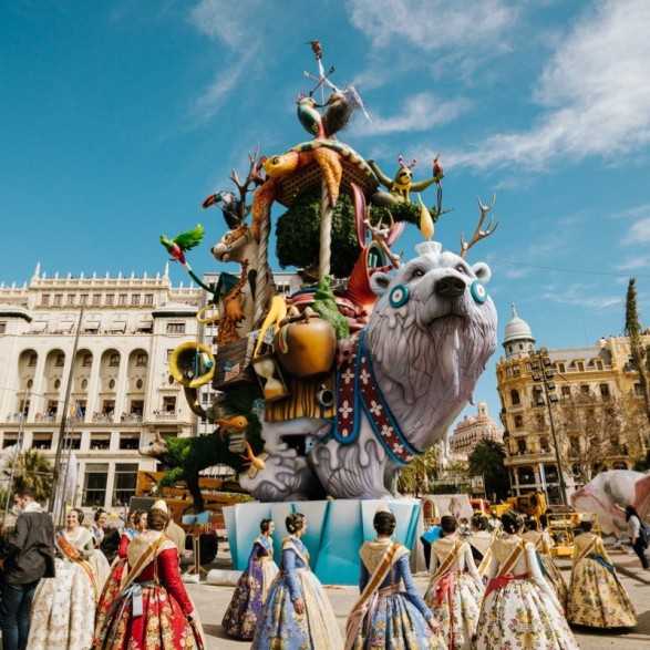 Tour Fallas Valencia 2026 con Guía Oficial | Entradas y Monumento