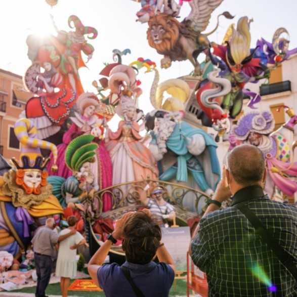 Tour Fallas Valencia 2026 con Guía Oficial | Entradas y Monumento