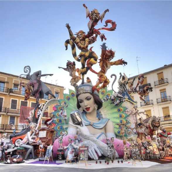 Tour Fallas Valencia 2026 con Guía Oficial | Entradas y Monumento