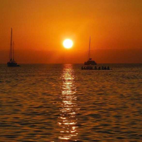Excursiones en barco Valencia | Paseo en catamarán y precios desde 15€